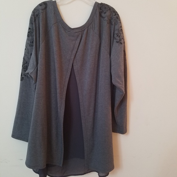 Torrid Grey Top - Picture 2 of 3